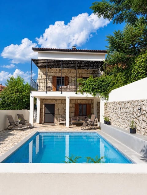 Pool view, Swimming pool, sunbed