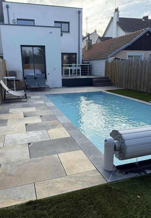 Cozy M&O House Bed and Breakfast in Le Mans