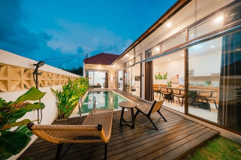 Pool view, Swimming pool, sunbed