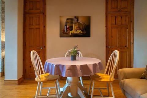 Isle of Erne Escape - Lakeside & Town Location House in Enniskillen