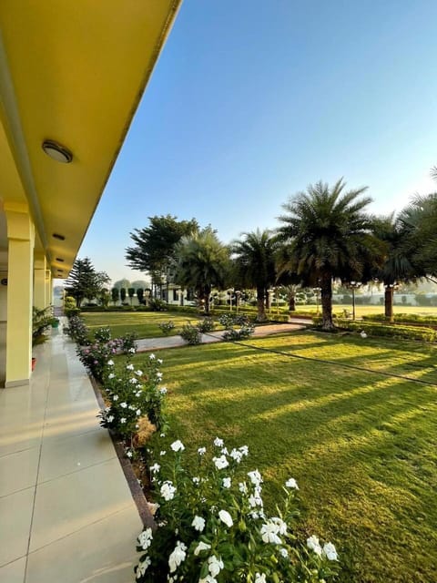 Black Bear Farm house with 5 Bedroom swimming pool and garden House in Jaipur