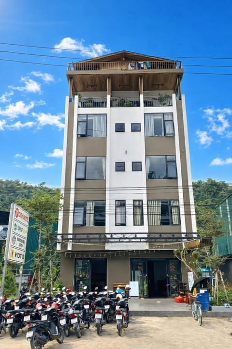 Property building, Day