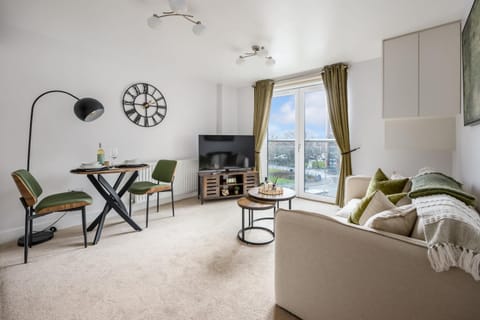 TV and multimedia, Living room, Dining area