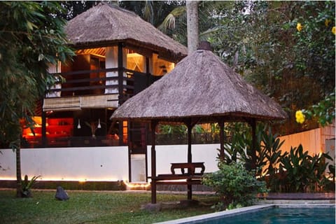 Property building, Garden view, Pool view