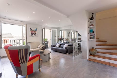 Living room, Seating area