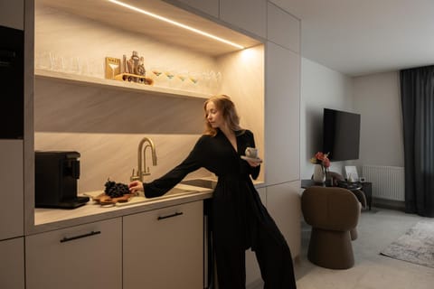 People, TV and multimedia, Coffee/tea facilities, Kitchen or kitchenette