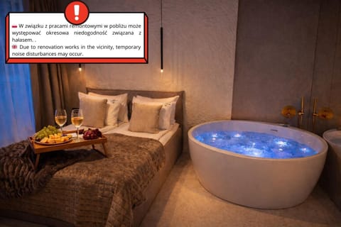 Bed, Hot Tub, Photo of the whole room, Bedroom, Bath