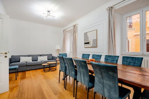 Living room, Seating area, Dining area