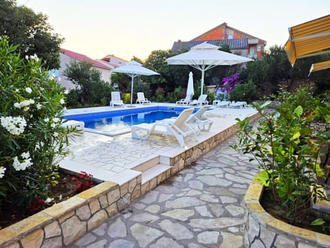 App Visy in Center Novalja with Pool Apartment in Novalja