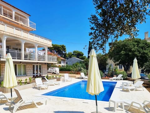 App Visy in Center Novalja with Pool Apartment in Novalja