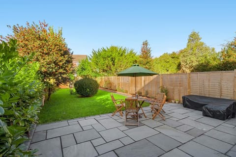 Patio, Garden, Decorative detail, Seating area, Garden view, internet