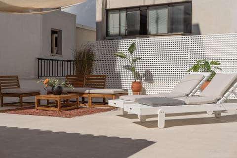 Patio, Balcony/Terrace, Living room, sunbed