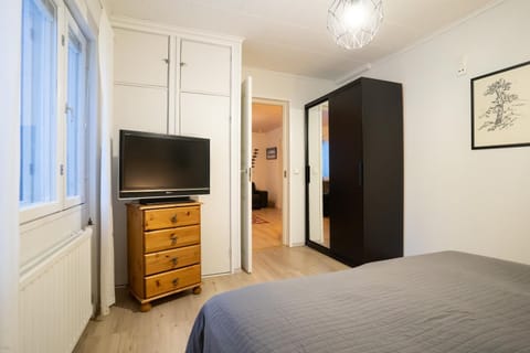 Bed, Bedroom, wardrobe