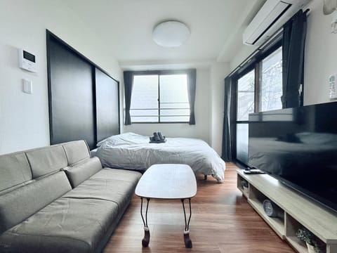 Bed, TV and multimedia, Living room, Bedroom