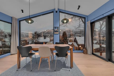 Seating area, Dining area