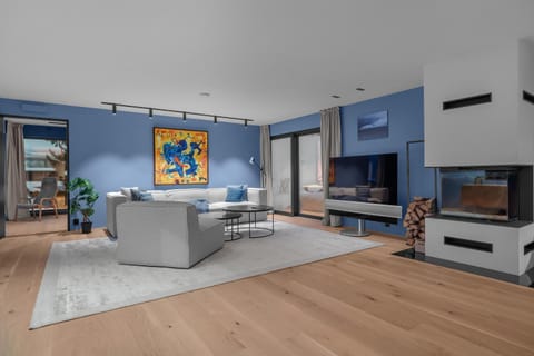 Communal lounge/ TV room, TV and multimedia, Living room, Seating area, Evening entertainment, fireplace