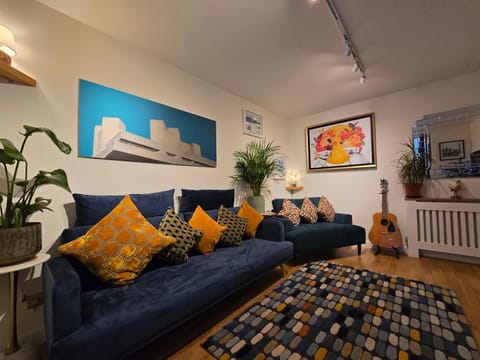 Bed, TV and multimedia, Living room, Photo of the whole room, Seating area