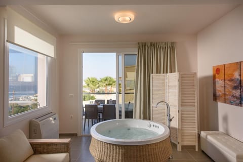 Hot Tub, TV and multimedia, Garden view, Garden view, Pool view, Sea view