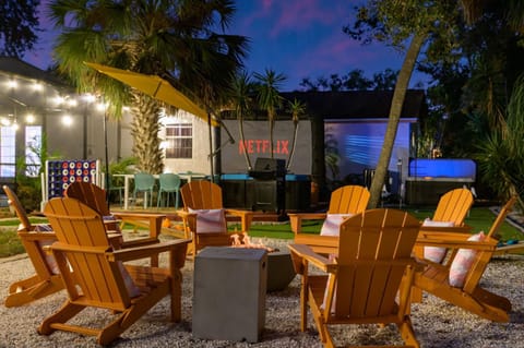 Outdoor Theatre Pool Putt Putt Hot Tub House in Largo