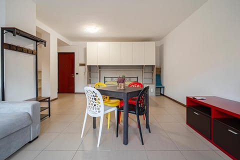 Modern Apartment 5 Minutes from Rho Apartment in Lainate