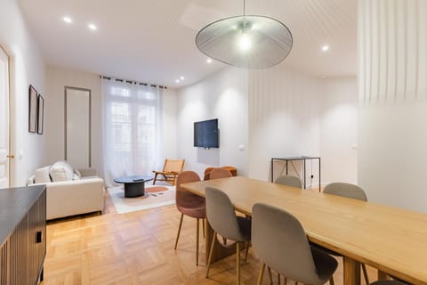 TV and multimedia, Living room, Dining area