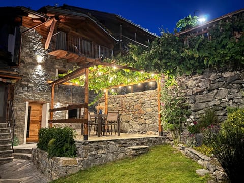 Property building, Garden, Balcony/Terrace