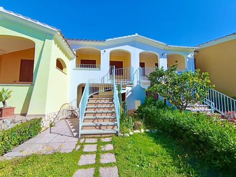 Property building, Day, Garden
