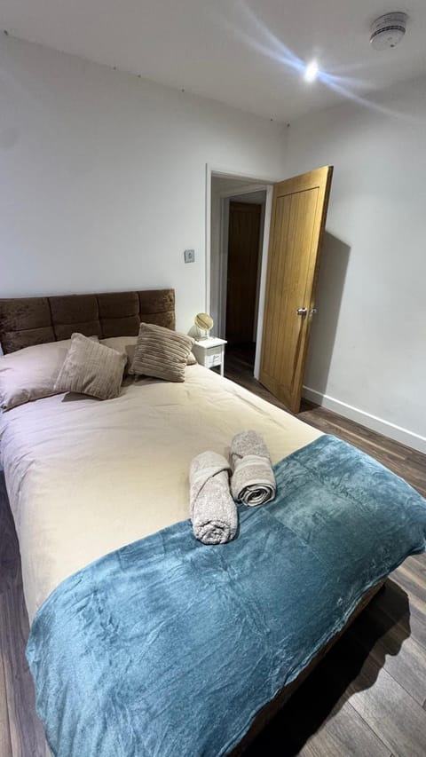 Bed, Bedroom, towels, wardrobe