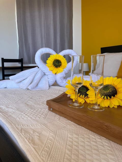 Bed, Bedroom, towels