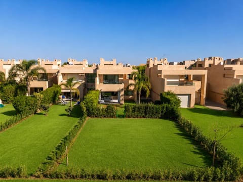 Property building, Bird's eye view, Garden