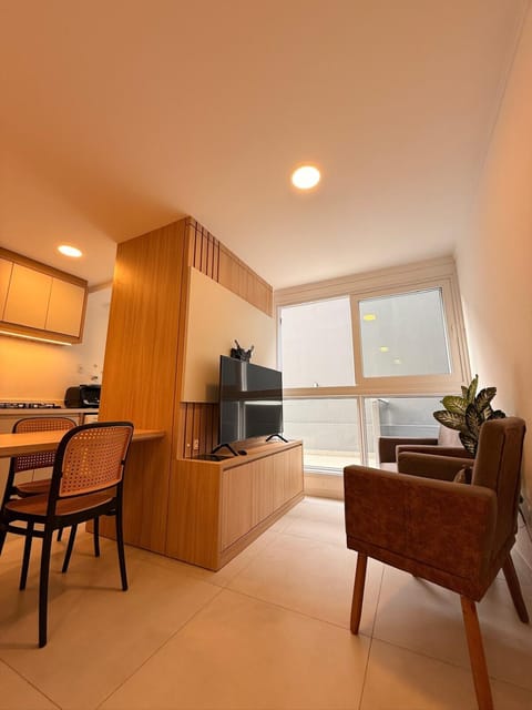TV and multimedia, Kitchen or kitchenette, Living room, Seating area, Dining area