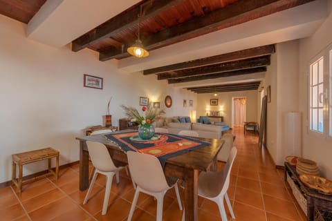 Living room, Seating area, Dining area, Meals