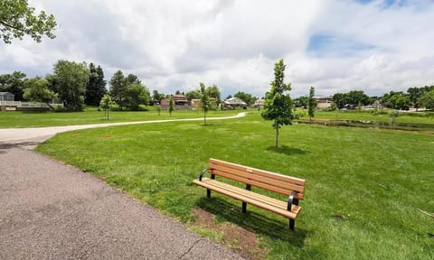 Townhome with Dedicated Workspace, WIFI, Garage House in Lakewood