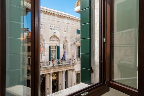 Day, View (from property/room), Balcony/Terrace, Landmark view