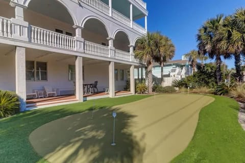 Family Home-11 Bedroom Pool Hot Tub Billiard Room Elevator Putting Green - Sea Palace House in Isle of Palms