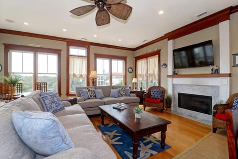 Beautiful Family Home with Private Pool Hot Tub Movie Room & Rooftop Terrace Ocean Views Beach steps away House in Isle of Palms