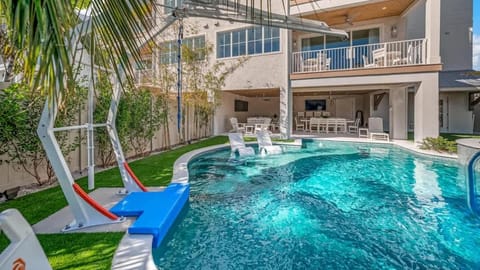 Sunset Lagoon Estate House in Siesta Beach