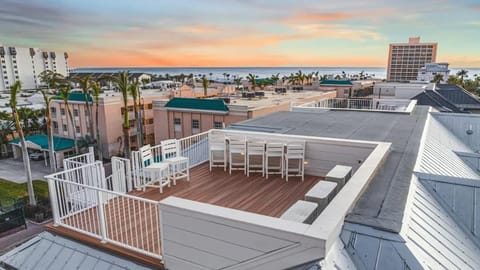 Sunset Lagoon Estate House in Siesta Beach