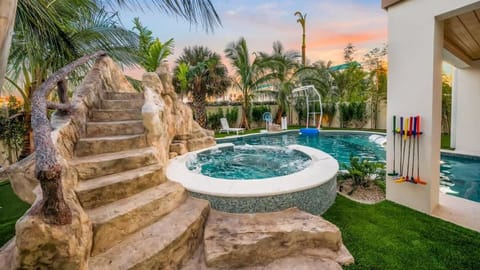 Sunset Lagoon Estate House in Siesta Beach