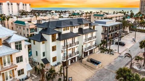 Golden Springs Estate House in Siesta Beach