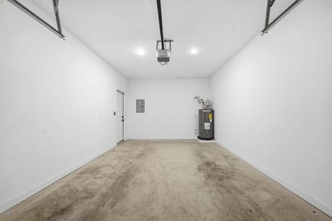 Modern 2BR2BA Retreat Bright & Airy Apartment in Madison