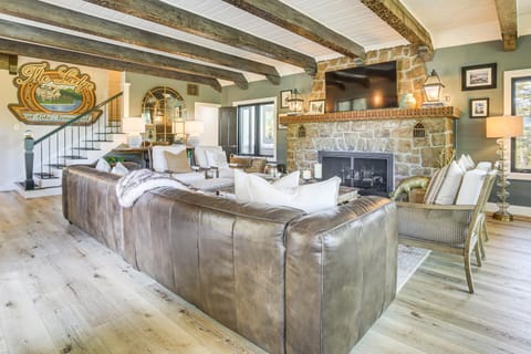 Walk to Lake Arrowhead Village! Home with Lake Views House in Lake Arrowhead