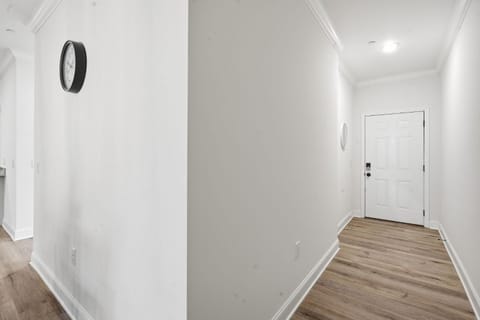 Stylish 2BR2BA Stay Open Layout Apartment in Madison