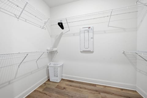 Stylish 2BR2BA Stay Open Layout Apartment in Madison