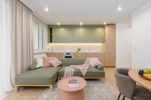 Spring, Day, Kitchen or kitchenette, Living room, Seating area, Family