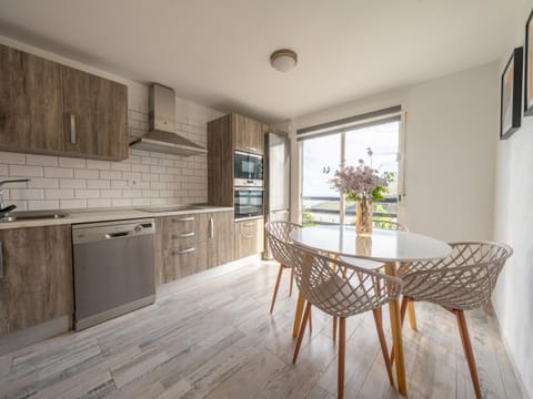 Kitchen or kitchenette, Dining area, microwave, oven, stove