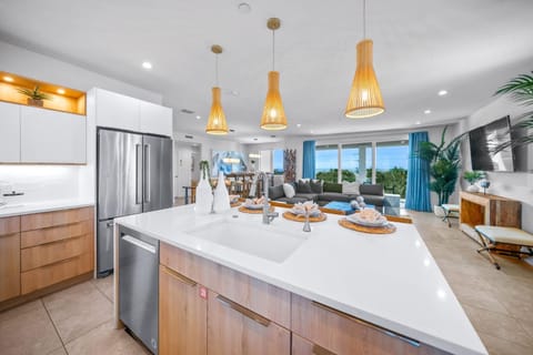 Top Deck Estate House in Siesta Beach