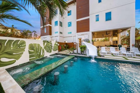 Top Deck Estate House in Siesta Beach