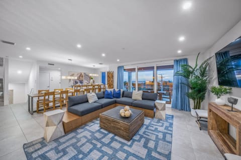 Top Deck Estate House in Siesta Beach