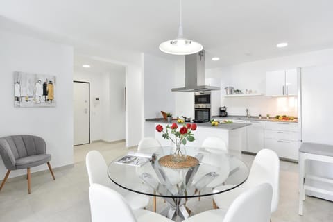 Kitchen or kitchenette, Living room, Dining area, oven, kitchen